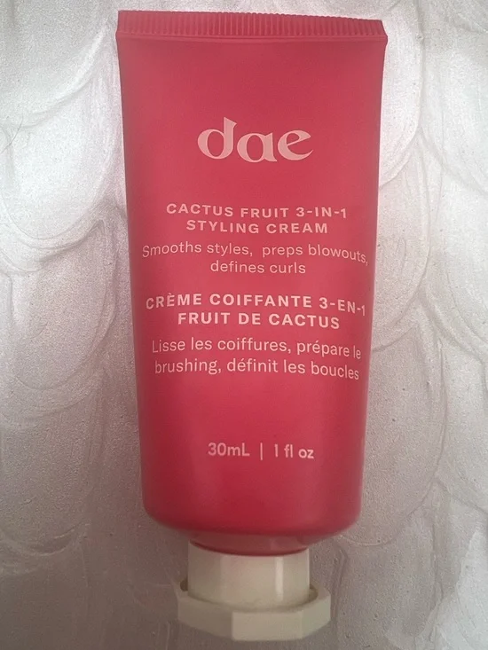 dae Cactus Fruit 3-in-1 Styling Cream 1oz Travel Size NEW - Picture 2 of 10